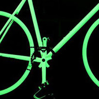 Светящийся в темноте велосипед - видео